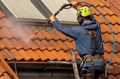 Démoussage et hydrofuge de toiture à Valliguières